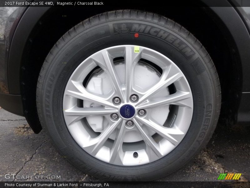 Magnetic / Charcoal Black 2017 Ford Escape SE 4WD