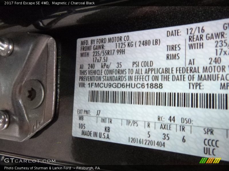 Magnetic / Charcoal Black 2017 Ford Escape SE 4WD
