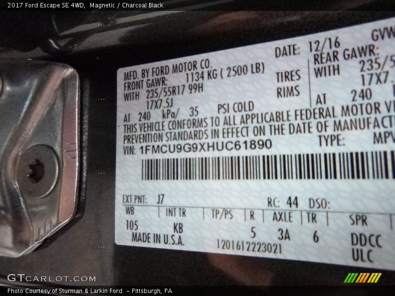 Magnetic / Charcoal Black 2017 Ford Escape SE 4WD