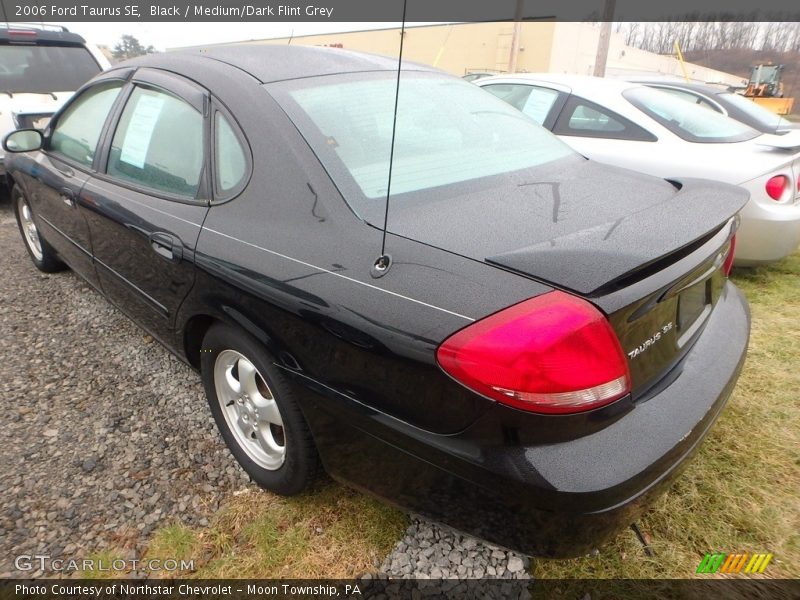 Black / Medium/Dark Flint Grey 2006 Ford Taurus SE