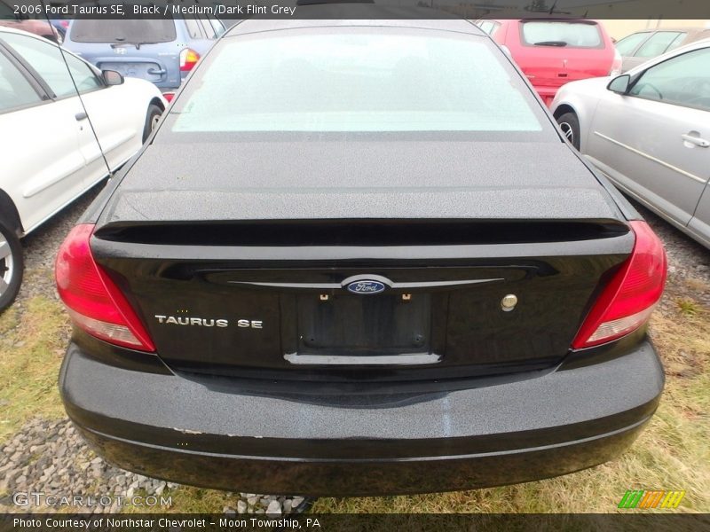 Black / Medium/Dark Flint Grey 2006 Ford Taurus SE