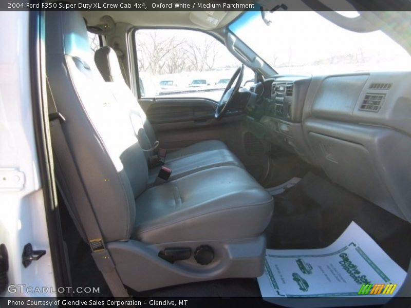 Oxford White / Medium Parchment 2004 Ford F350 Super Duty XL Crew Cab 4x4