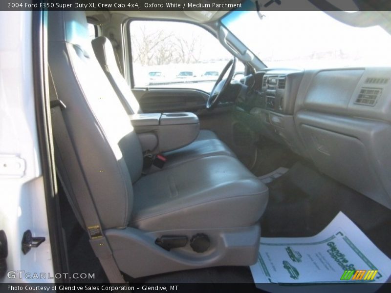 Oxford White / Medium Parchment 2004 Ford F350 Super Duty XL Crew Cab 4x4