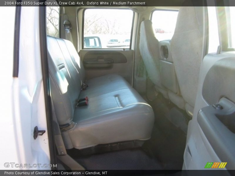 Oxford White / Medium Parchment 2004 Ford F350 Super Duty XL Crew Cab 4x4