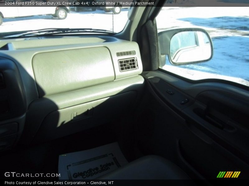 Oxford White / Medium Parchment 2004 Ford F350 Super Duty XL Crew Cab 4x4