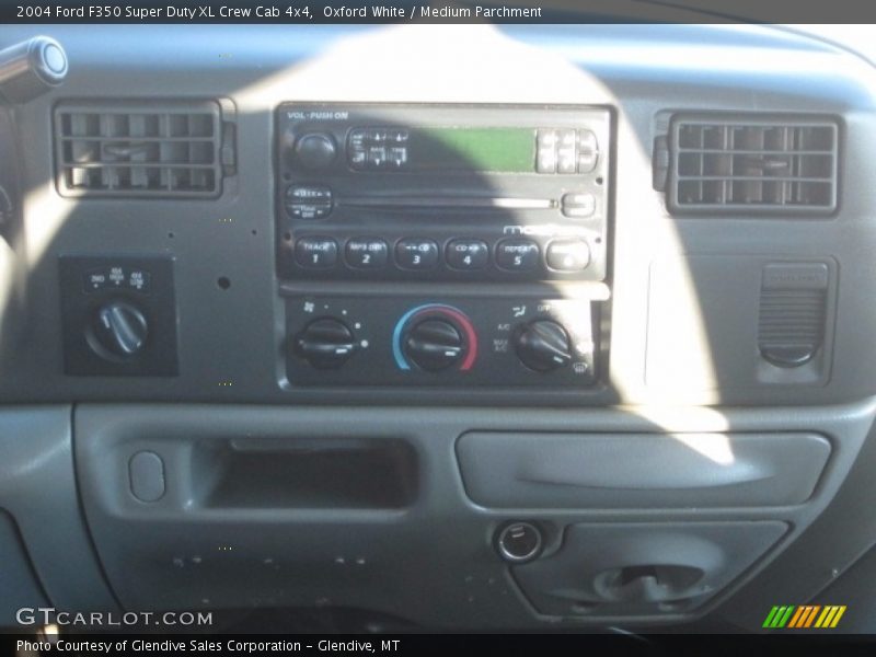 Oxford White / Medium Parchment 2004 Ford F350 Super Duty XL Crew Cab 4x4
