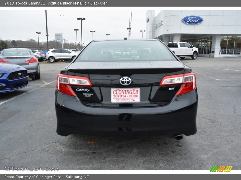 Attitude Black Metallic / Black/Ash 2013 Toyota Camry SE