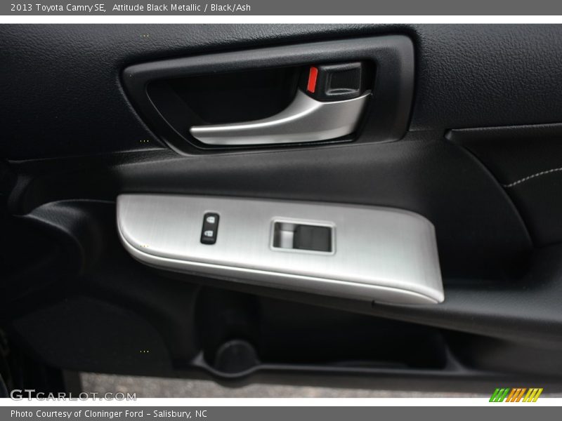 Attitude Black Metallic / Black/Ash 2013 Toyota Camry SE