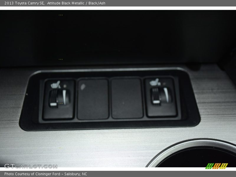 Attitude Black Metallic / Black/Ash 2013 Toyota Camry SE