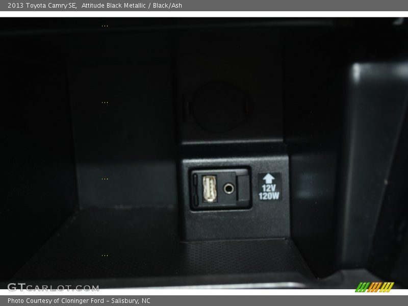 Attitude Black Metallic / Black/Ash 2013 Toyota Camry SE