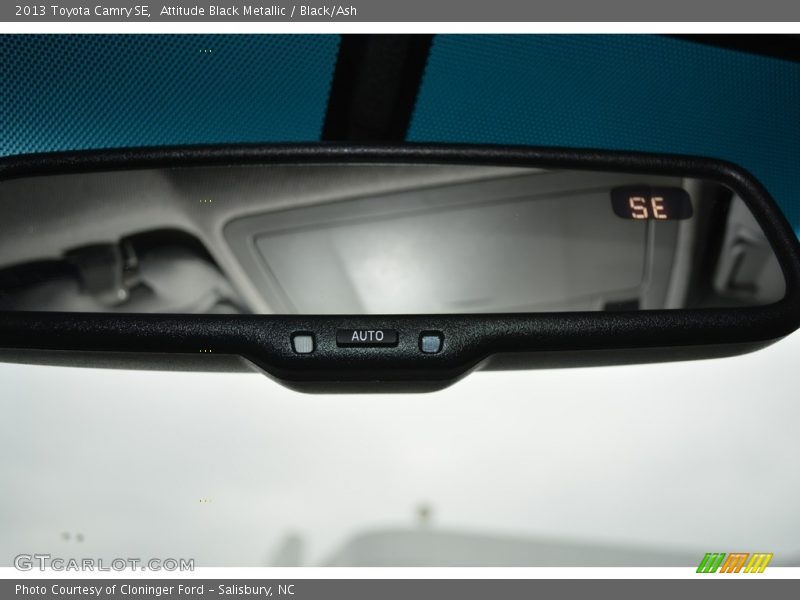 Attitude Black Metallic / Black/Ash 2013 Toyota Camry SE