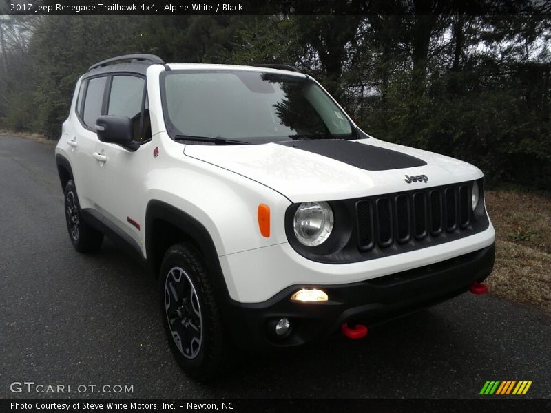 Front 3/4 View of 2017 Renegade Trailhawk 4x4