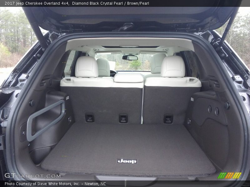  2017 Cherokee Overland 4x4 Trunk