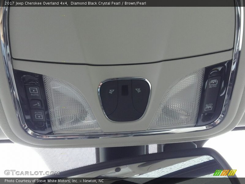 Diamond Black Crystal Pearl / Brown/Pearl 2017 Jeep Cherokee Overland 4x4