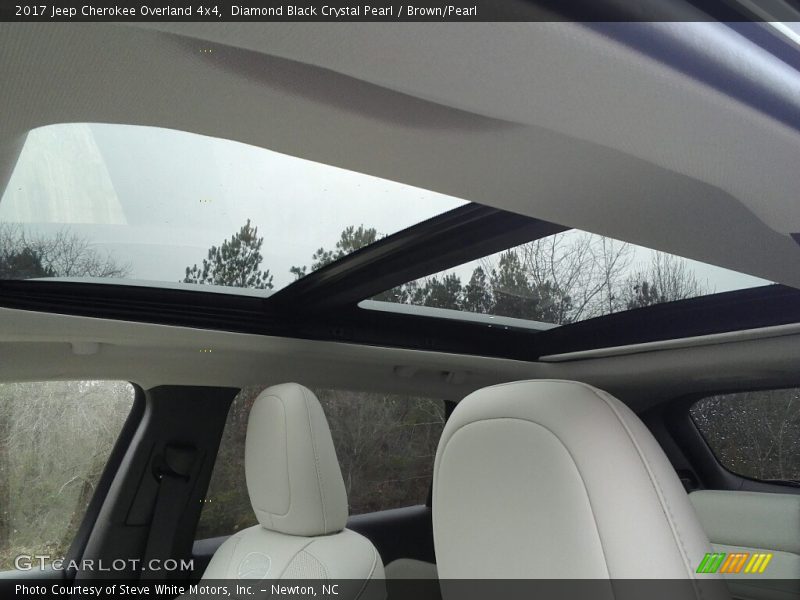 Sunroof of 2017 Cherokee Overland 4x4