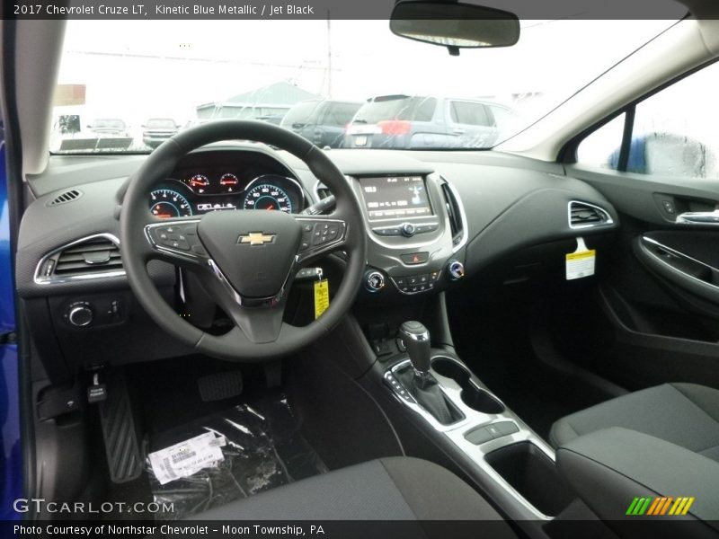 Kinetic Blue Metallic / Jet Black 2017 Chevrolet Cruze LT