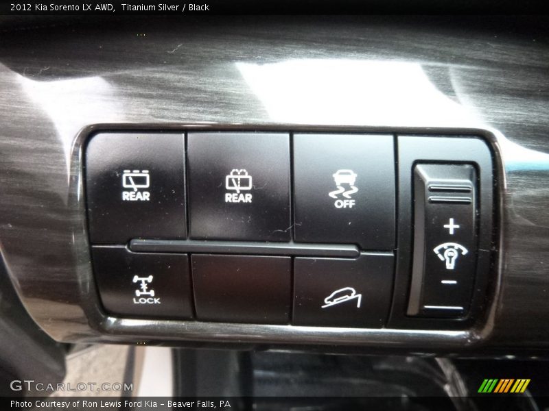 Titanium Silver / Black 2012 Kia Sorento LX AWD