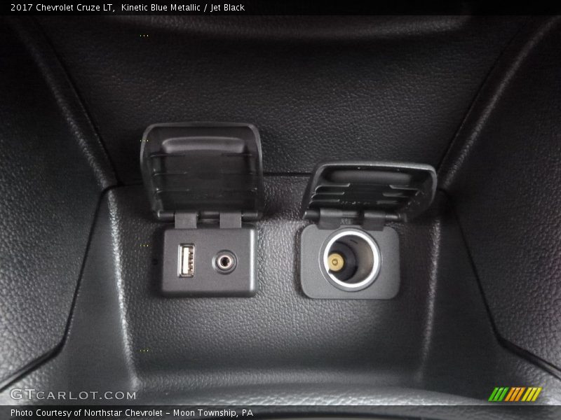 Kinetic Blue Metallic / Jet Black 2017 Chevrolet Cruze LT