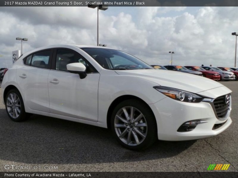 Front 3/4 View of 2017 MAZDA3 Grand Touring 5 Door