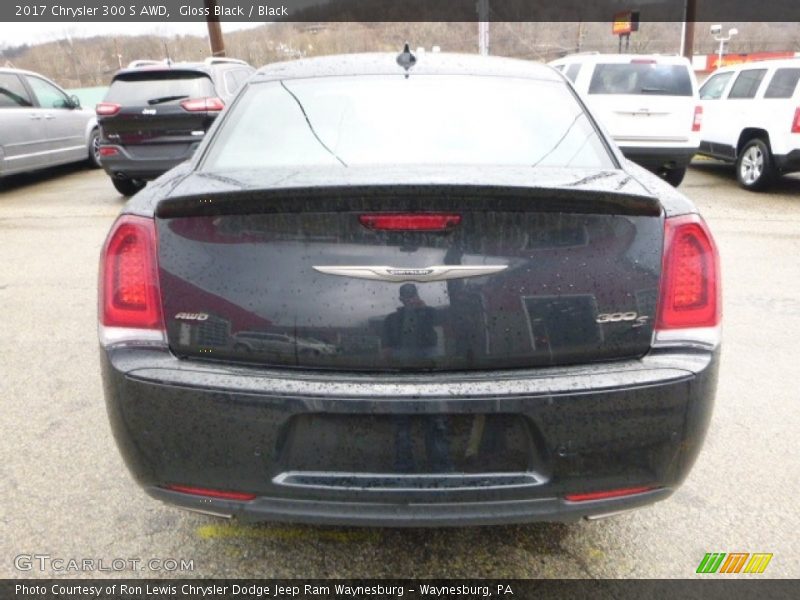 Gloss Black / Black 2017 Chrysler 300 S AWD