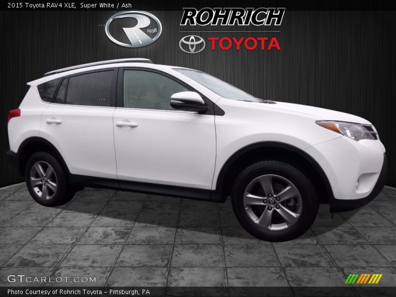 Super White / Ash 2015 Toyota RAV4 XLE