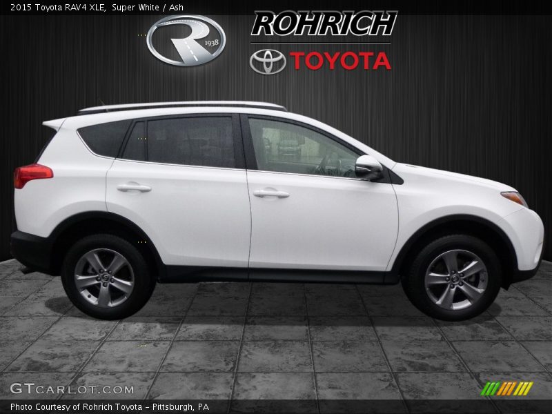 Super White / Ash 2015 Toyota RAV4 XLE