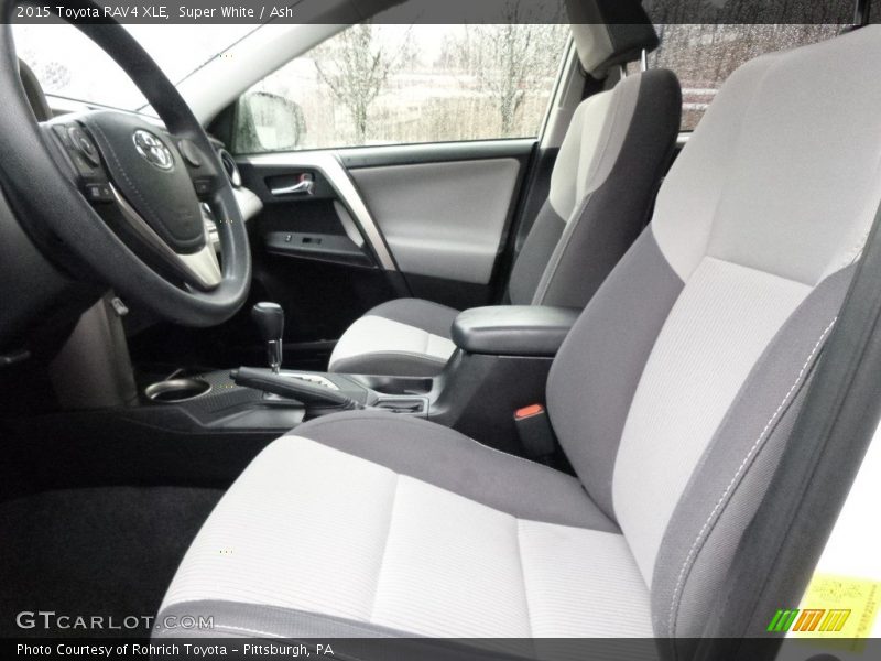 Super White / Ash 2015 Toyota RAV4 XLE