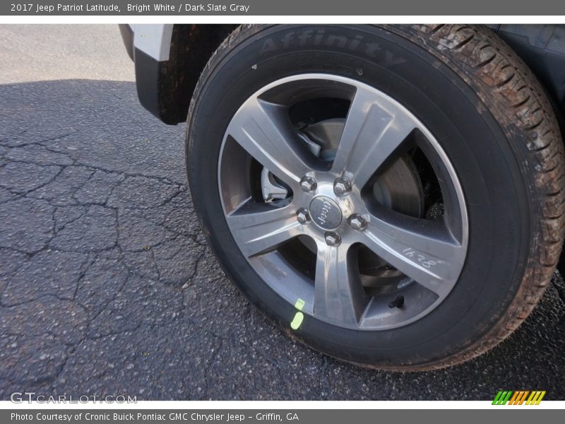 Bright White / Dark Slate Gray 2017 Jeep Patriot Latitude