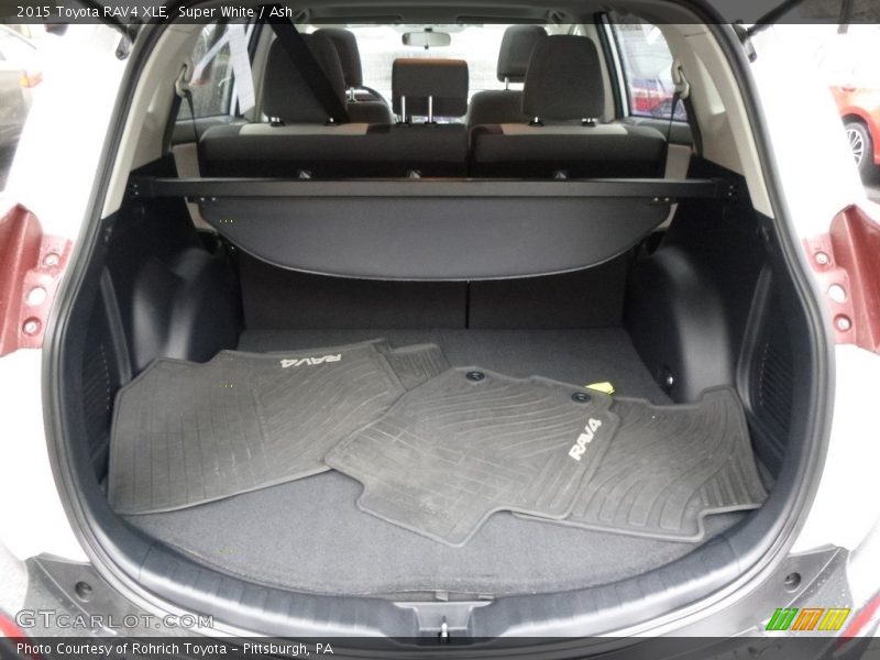 Super White / Ash 2015 Toyota RAV4 XLE