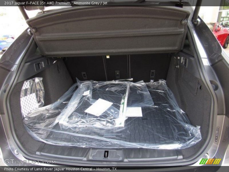  2017 F-PACE 35t AWD Premium Trunk