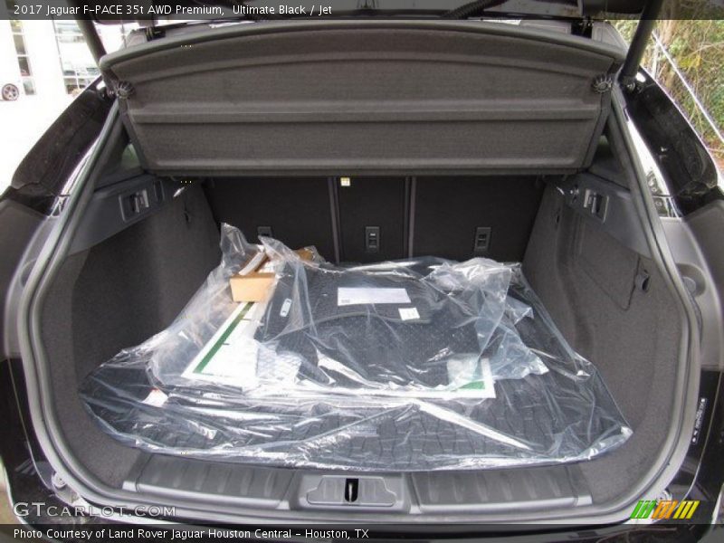  2017 F-PACE 35t AWD Premium Trunk