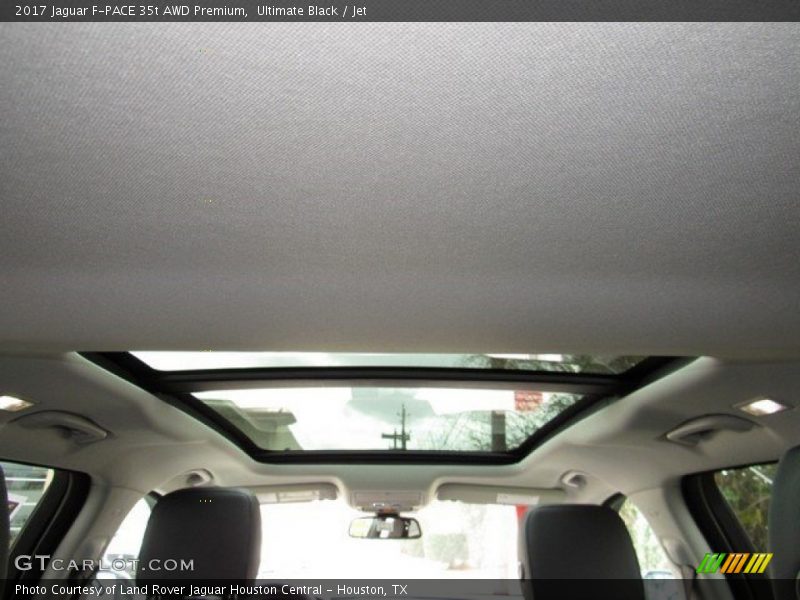 Sunroof of 2017 F-PACE 35t AWD Premium