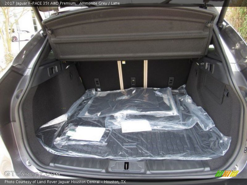  2017 F-PACE 35t AWD Premium Trunk