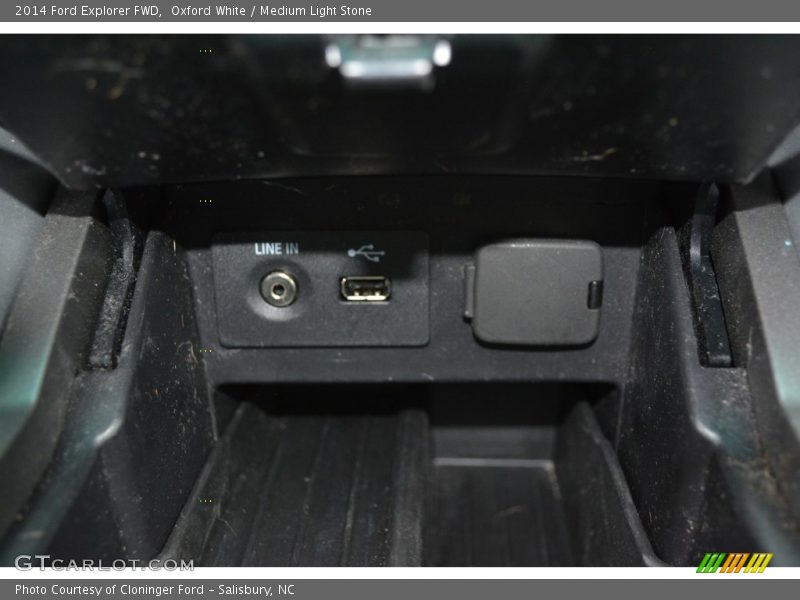 Oxford White / Medium Light Stone 2014 Ford Explorer FWD
