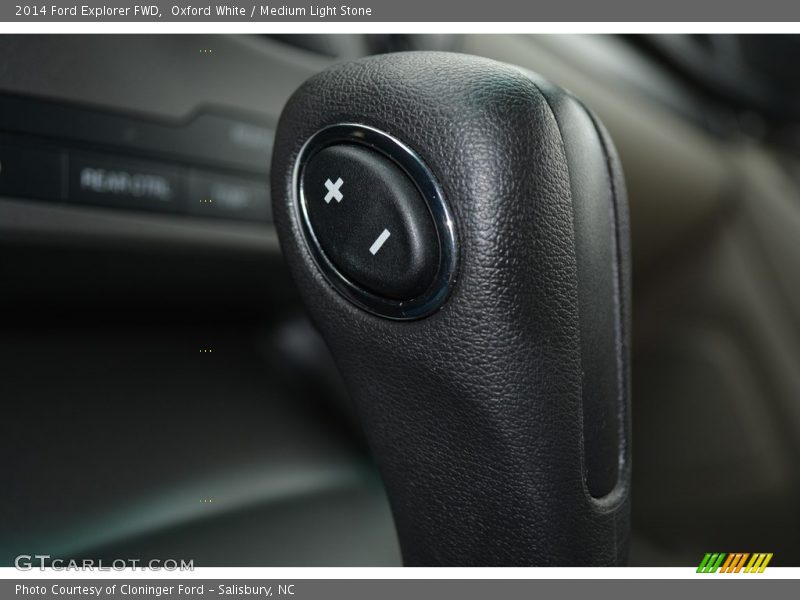 Oxford White / Medium Light Stone 2014 Ford Explorer FWD