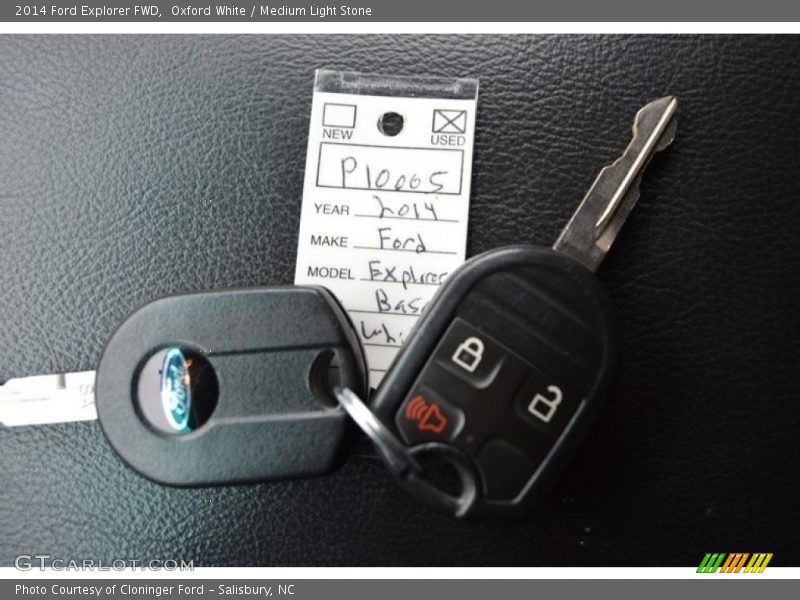 Oxford White / Medium Light Stone 2014 Ford Explorer FWD