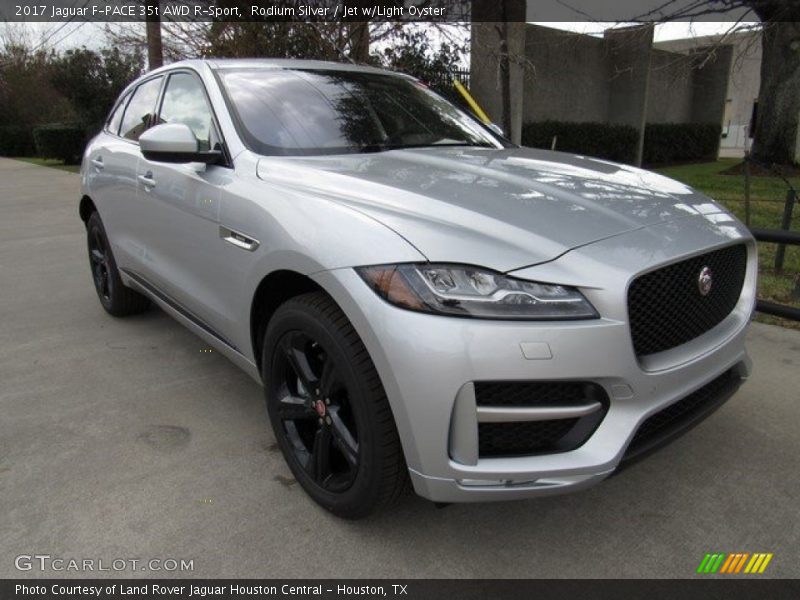 Front 3/4 View of 2017 F-PACE 35t AWD R-Sport