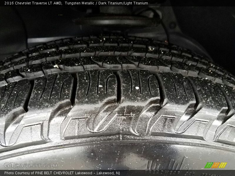 Tungsten Metallic / Dark Titanium/Light Titanium 2016 Chevrolet Traverse LT AWD
