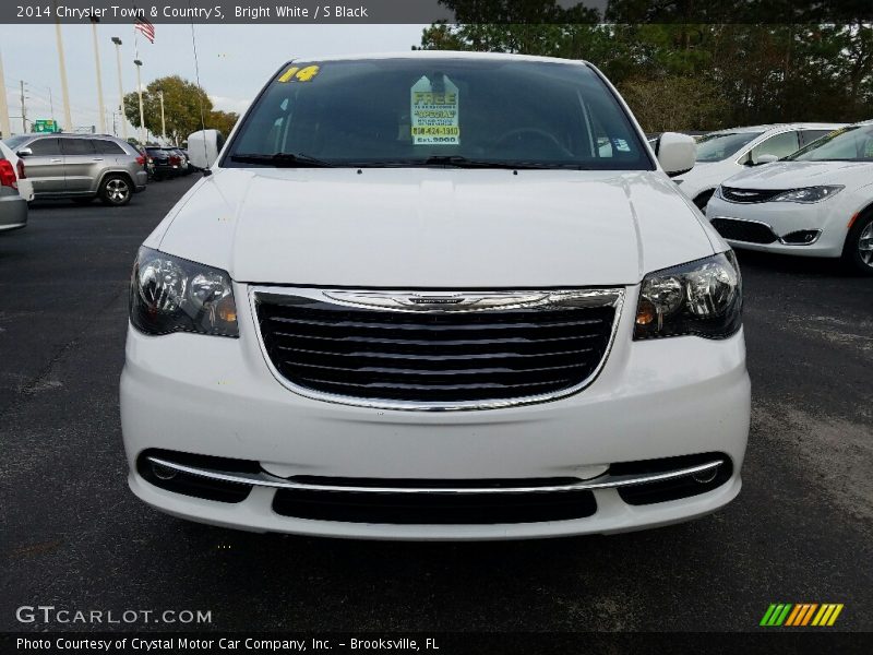 Bright White / S Black 2014 Chrysler Town & Country S