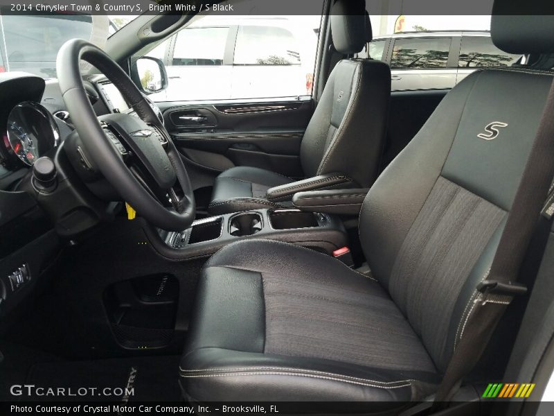 Bright White / S Black 2014 Chrysler Town & Country S