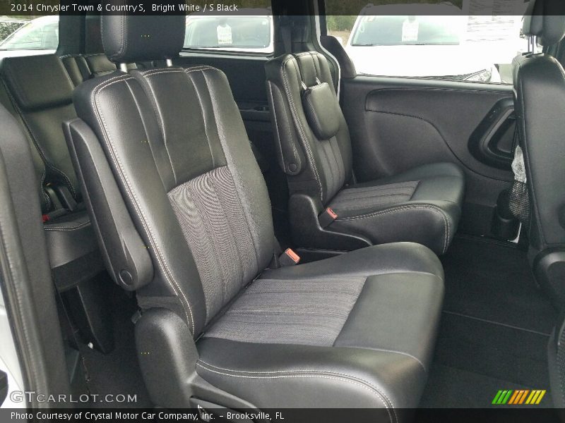Bright White / S Black 2014 Chrysler Town & Country S