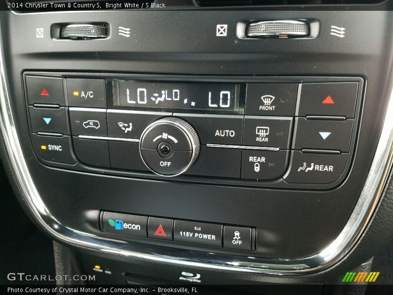 Bright White / S Black 2014 Chrysler Town & Country S