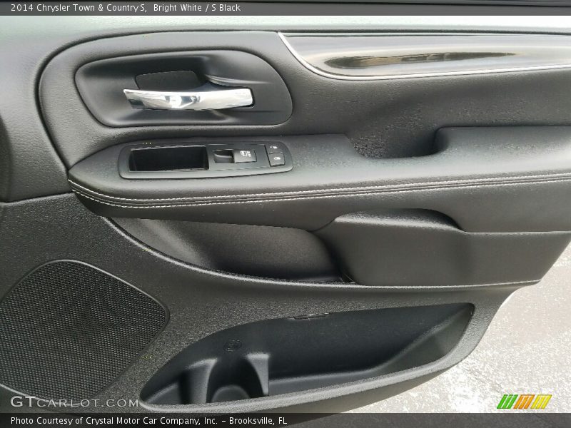 Bright White / S Black 2014 Chrysler Town & Country S