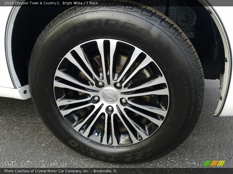 Bright White / S Black 2014 Chrysler Town & Country S