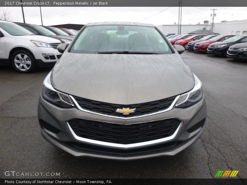 Pepperdust Metallic / Jet Black 2017 Chevrolet Cruze LT