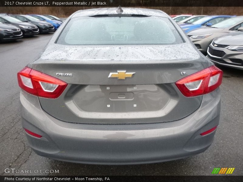 Pepperdust Metallic / Jet Black 2017 Chevrolet Cruze LT