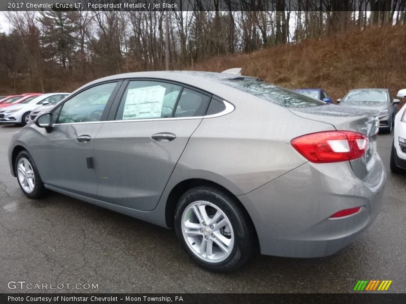 Pepperdust Metallic / Jet Black 2017 Chevrolet Cruze LT