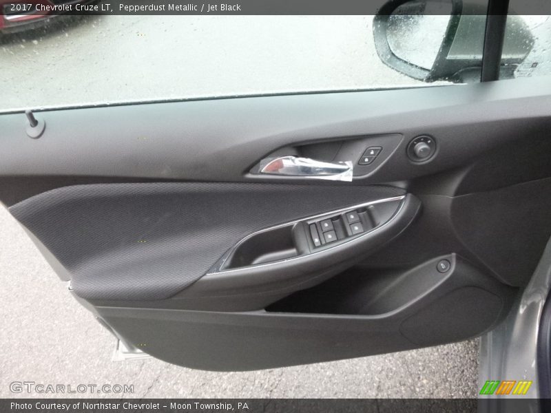 Pepperdust Metallic / Jet Black 2017 Chevrolet Cruze LT