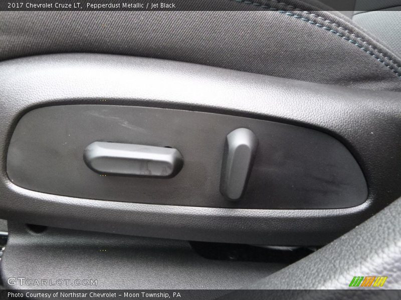 Pepperdust Metallic / Jet Black 2017 Chevrolet Cruze LT