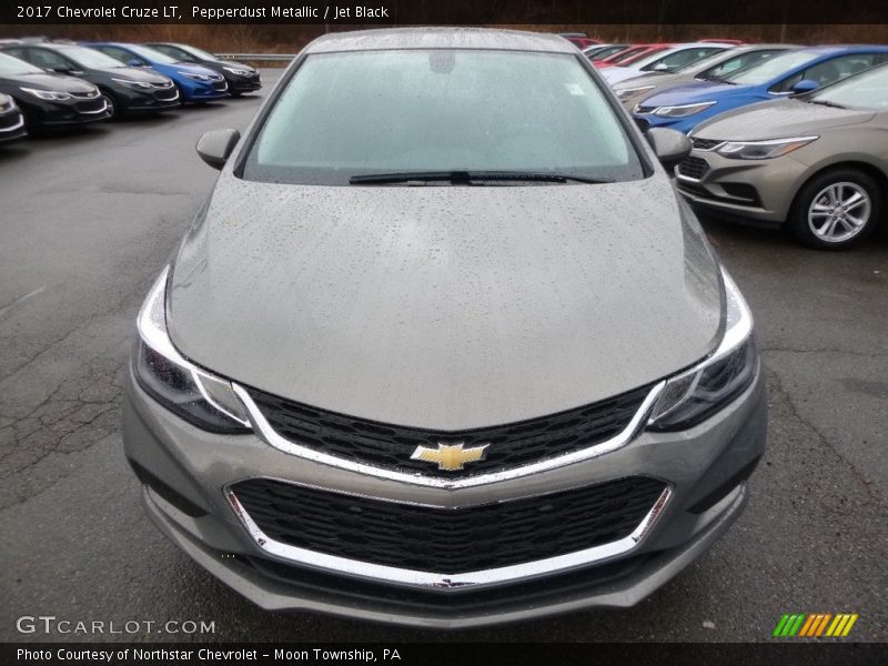Pepperdust Metallic / Jet Black 2017 Chevrolet Cruze LT